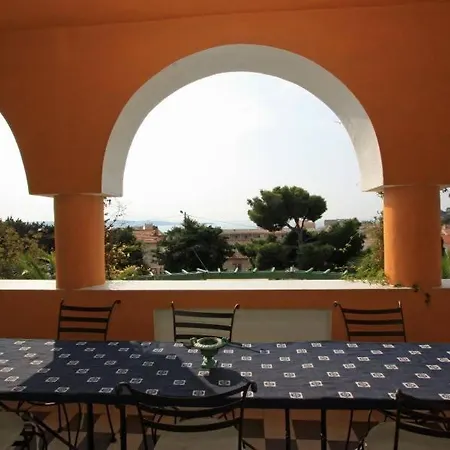 Aoc Sleeps 14 Pool Bandol