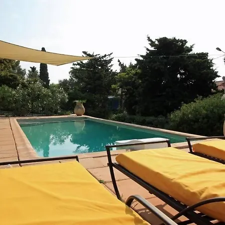 Villa Aoc Sleeps 14 Pool